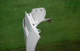 Крылья для Nissan Tiida 2012 года на фотографиях