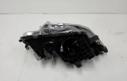 Фара ксенон левая для Toyota RAV4 2021 года на фотографиях