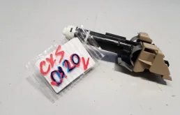 Форсунка фароомывателя левая для Mazda CX 5 2011 года на фотографиях