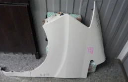 Крылья для Toyota Alphard 2005 года на фотографиях