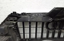 Решетка радиатора для Audi Q3 2011 года на фотографиях