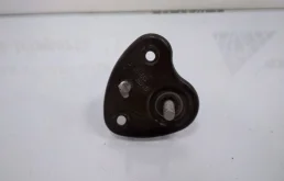 Замок капота для BMW 7er 2017 года на фотографиях