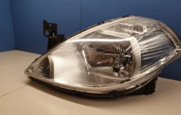 Фары для Nissan Tiida 2009 года на фотографиях