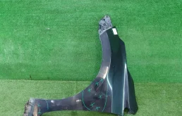 Крылья для Toyota Corolla 2017 года на фотографиях