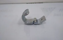 Петля багажника левая для Skoda Rapid 2022 года на фотографиях