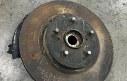 Кулак поворотный левый 4321233130 для Toyota RAV4 XA40 rest 2015-2019