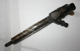 Форсунка топливная для Opel Insignia 2014 года на фотографиях