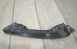 Верхняя планка телевизора для Skoda Rapid на фотографиях