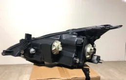 Фары для Mitsubishi Grandis 2005 года на фотографиях