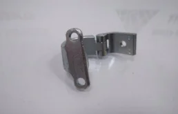 Петля багажника левая для Skoda Rapid 2022 года на фотографиях