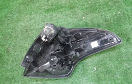 Фонарь левый для Toyota RAV4 на фотографиях