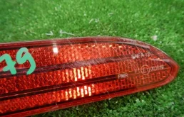 Отражатель (катафот) заднего бампера правый для Volkswagen Touareg 2018 года на фотографиях