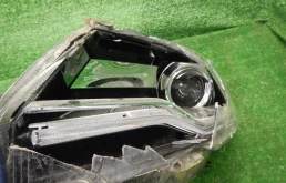 Фара ксенон левая для Skoda Rapid 2014 года на фотографиях