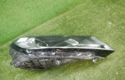 Фара ксенон левая для Volkswagen Touareg 2018 года на фотографиях