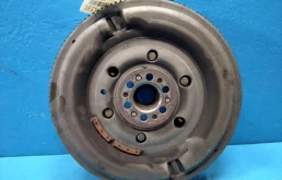 Маховик для Nissan X-Trail 2006 года на фотографиях