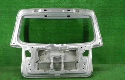 Двери для Volkswagen Touran 2012 года на фотографиях