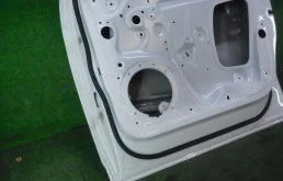 Дверь передняя правая для Audi Q3 2012 года на фотографиях