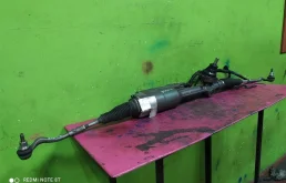 Рулевая рейка для Audi A8 2013 года на фотографиях