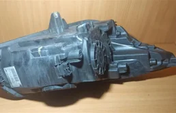 Фара ксенон левая для Opel Insignia 2013 года на фотографиях