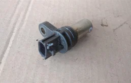 Датчик положения коленвала для Nissan X-Trail на фотографиях