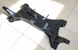 Подрамник двигателя для Mitsubishi Outlander 2008 года на фотографиях