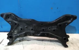 Подрамник двигателя для Mitsubishi Outlander 2011 года на фотографиях