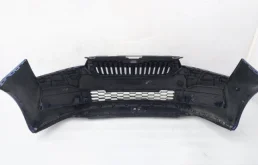 Решетка переднего бампера правая нижняя для Skoda Rapid 2020 года на фотографиях