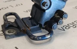 Петля двери задняя левая нижняя для Audi Q7 на фотографиях