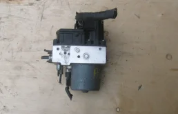 Блок ABS для Toyota Avensis на фотографиях