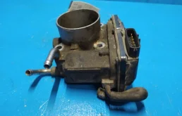 Дроссельная заслонка для Toyota RAV4 на фотографиях