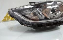 Фара ксенон левая для Hyundai Solaris 2017 года на фотографиях