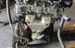 Двигатель для Nissan Primera 2006 года на фотографиях