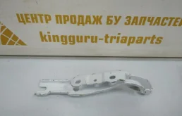 Крепление петли капота для Skoda Rapid на фотографиях