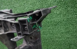 Кронштейн подушки двигателя для Audi Q3 2014 года на фотографиях