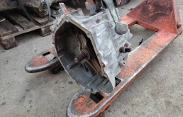 МКПП для Mercedes-Benz Vito 1998 года на фотографиях