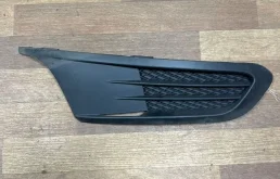 Решетка бампера правая vw jetta 6 новая vag