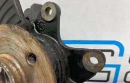 Кулак поворотный правый для Mercedes-Benz M class 2001 года на фотографиях