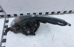 Фара правая для Ford Explorer 2012 года на фотографиях