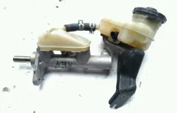 Главный тормозной цилиндр для Honda CR-V 2008 года на фотографиях