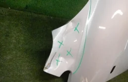 Крылья для Nissan Tiida 2012 года на фотографиях