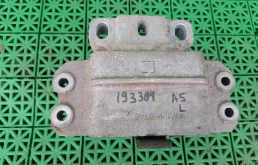 Подушка, опора коробки передач AUDI A3, SKODA OCTAVIA 1Z, VOLKSWAGEN GOLF 5/5+/6, JETTA 5/6, PASSAT B6/B7/CC, CADDY, TOURAN, TIGUAN 1,6/1,8 2004- левая плоская б/у A3(2004-2013);OCTAVIA 1Z(2004-2012);GOLF 5(2004-2009);JETTA 6(2011-);PASSAT B6(2005-2010)