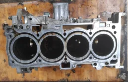 Блок цилиндров ДВС (без ГБЦ) для Mitsubishi Outlander 2012 года на фотографиях