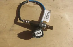 Лямбда-зонд (верхний) для Honda Accord 2003 года на фотографиях