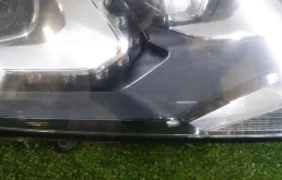 Фары для Volkswagen Touareg 2010 года на фотографиях