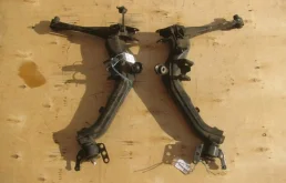 Рычаг задний левый нижний для Toyota Avensis 2003 года на фотографиях