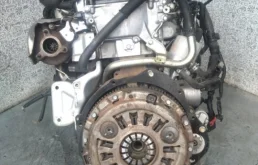 Двигатель для Nissan Navara 2008 года на фотографиях