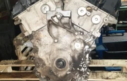 Двигатель без навесного для Chrysler 300C 2005 года на фотографиях