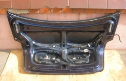 Крышка багажника для Toyota Avensis на фотографиях