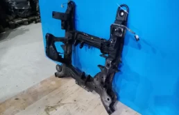 Подрамник двигателя для Suzuki Grand Vitara на фотографиях