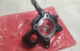 Кулак поворотный левый для Mitsubishi Pajero 2017 года на фотографиях